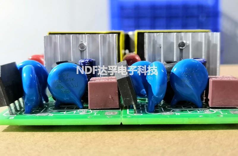 压敏电阻器爆裂是什么情况引起的？