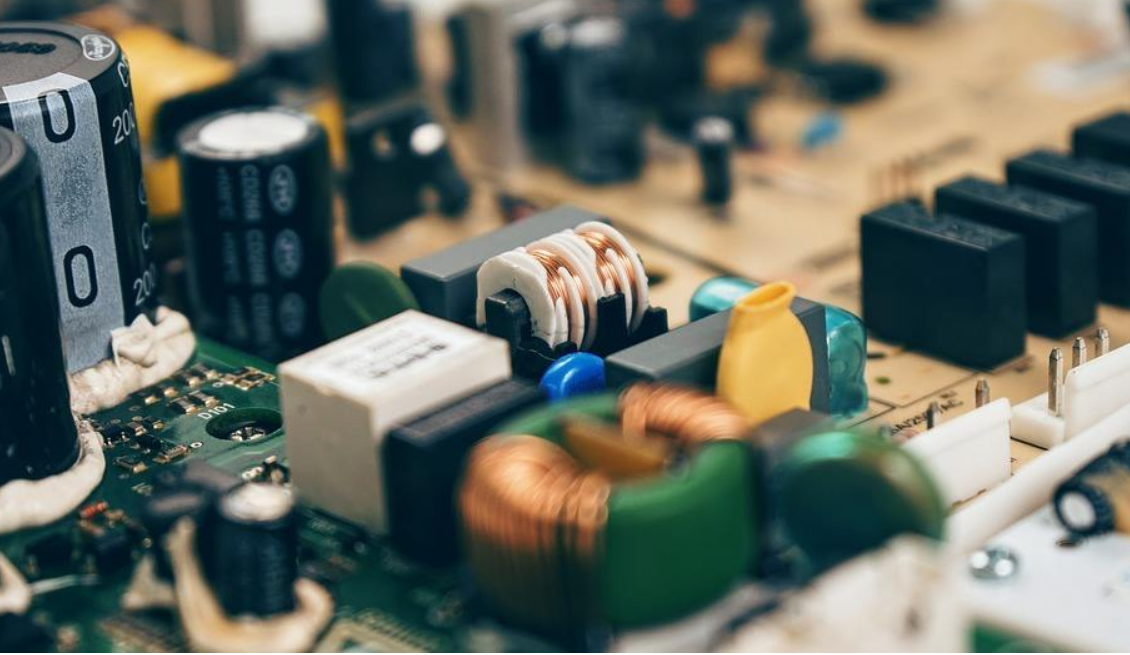 达孚电子（NDF）为您讲述几种常用电容器的结构和特点