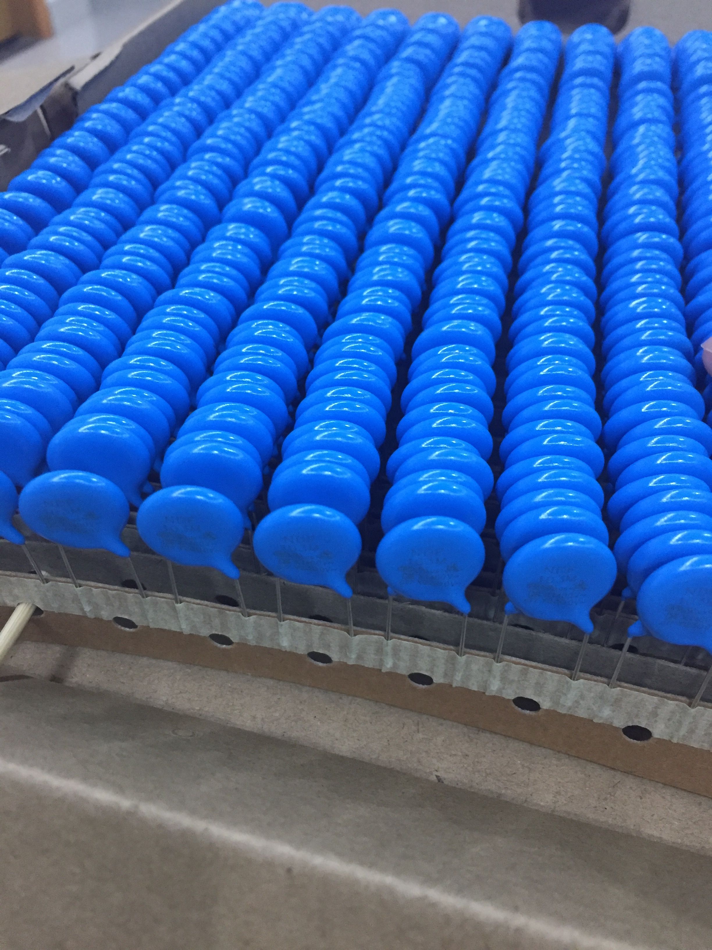 合理使用工具可以检测电容器质量的好坏